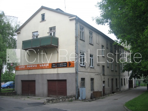 Sludinājumi. Fasādes māja, šīfera jumta segums, labiekārtots apzaļumots pagalms, iežogota teritorija, iežogota Cena: 380000 EUR Foto #24