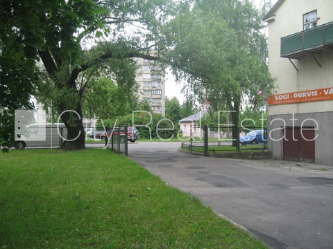 Sludinājumi. Fasādes māja, šīfera jumta segums, labiekārtots apzaļumots pagalms, iežogota teritorija, iežogota Cena: 380000 EUR Foto #12