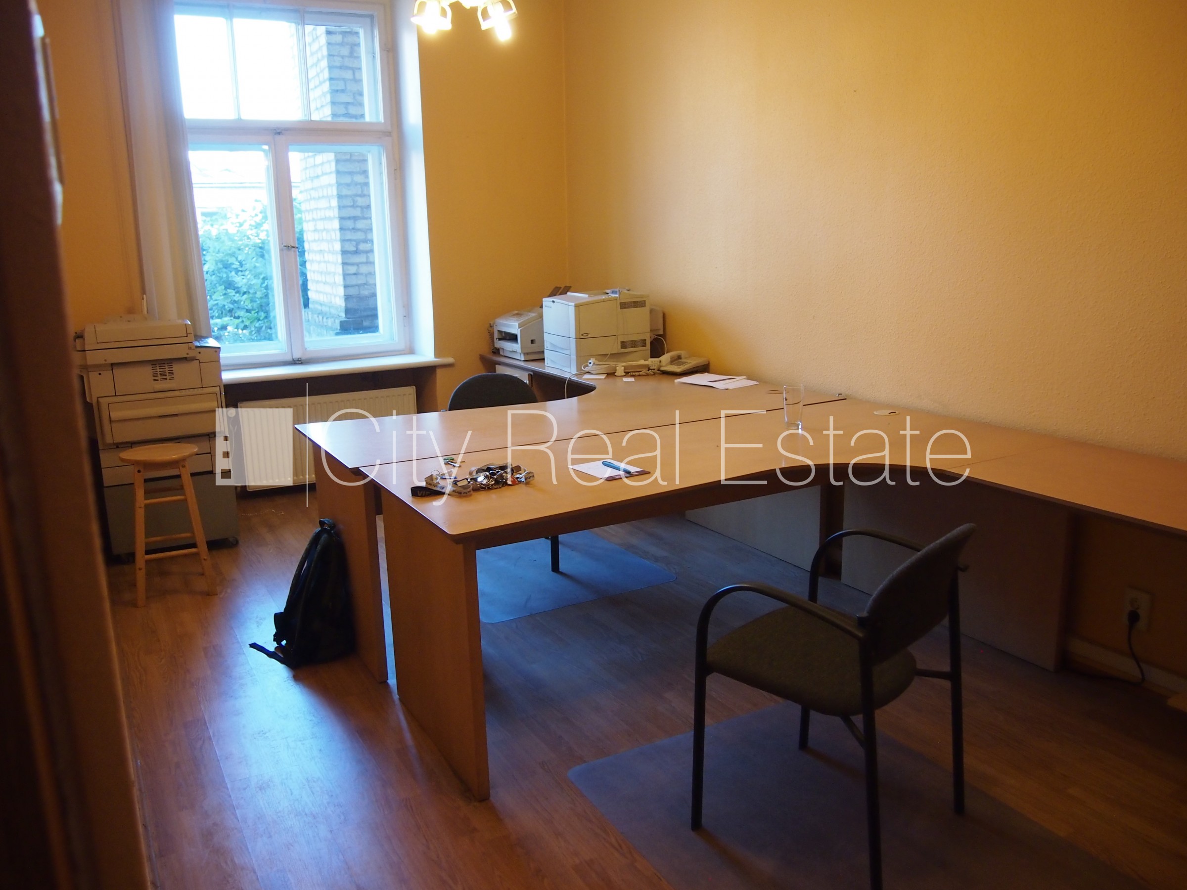 Sludinājumi. Pagalma māja, renovēta māja, slēgts pagalms, iespēja nomāt autostāvvietu, ieeja no ielas un Cena: 180 EUR/mēn Foto #3