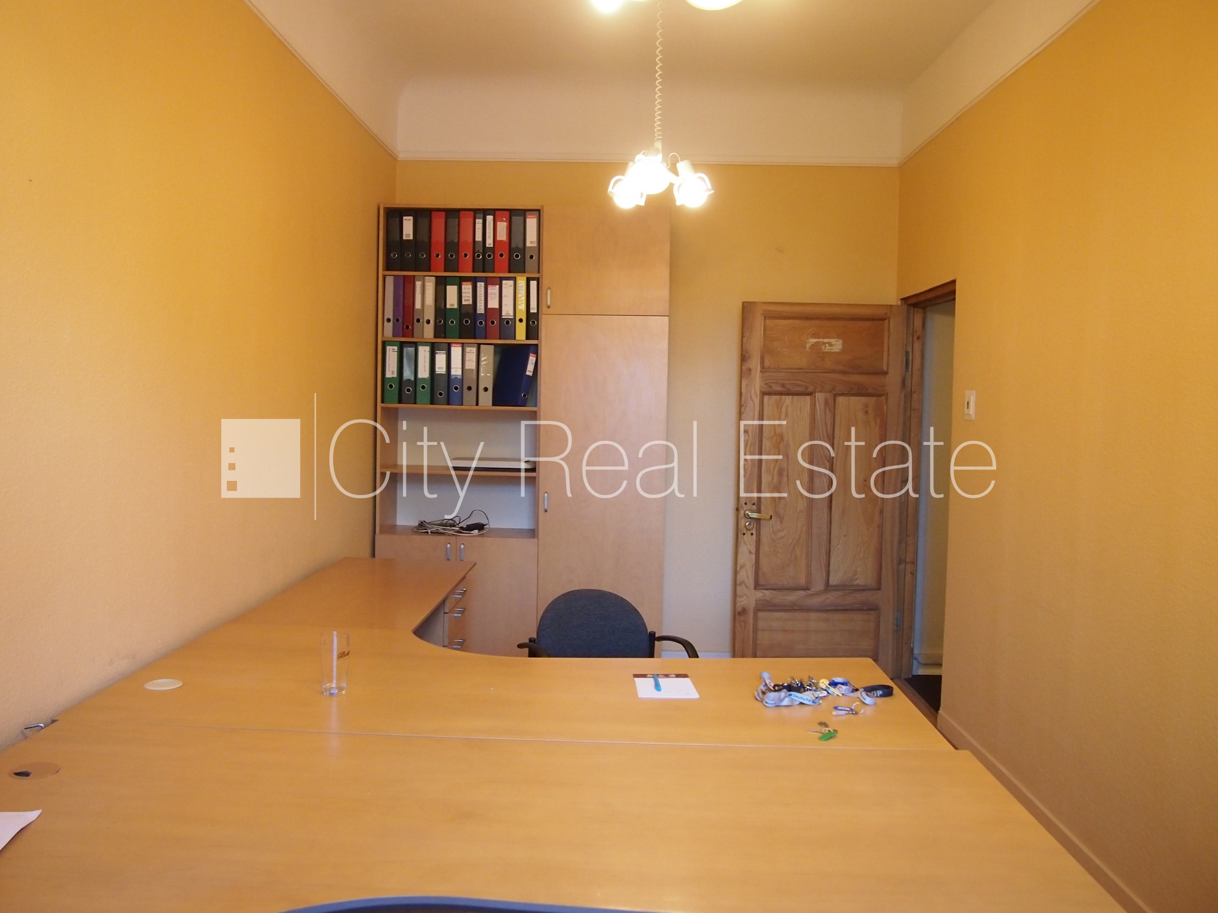 Sludinājumi. Pagalma māja, renovēta māja, slēgts pagalms, iespēja nomāt autostāvvietu, ieeja no ielas un Cena: 180 EUR/mēn Foto #4