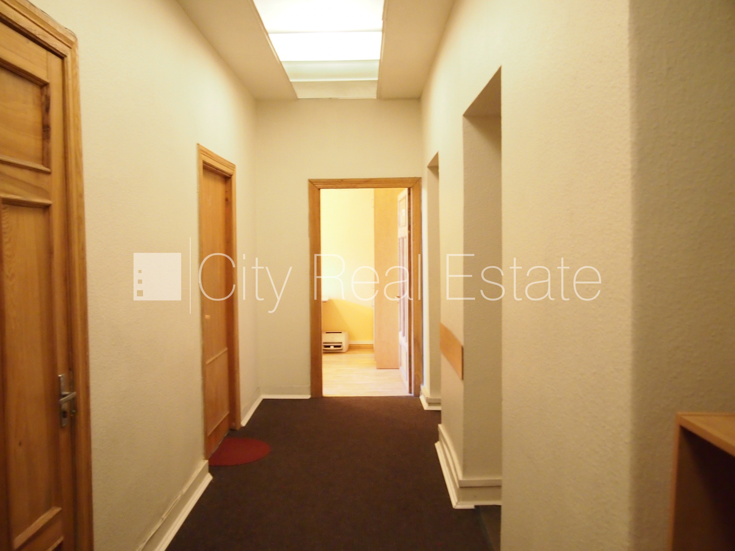 Sludinājumi. Pagalma māja, renovēta māja, slēgts pagalms, iespēja nomāt autostāvvietu, ieeja no ielas un Cena: 180 EUR/mēn Foto #6