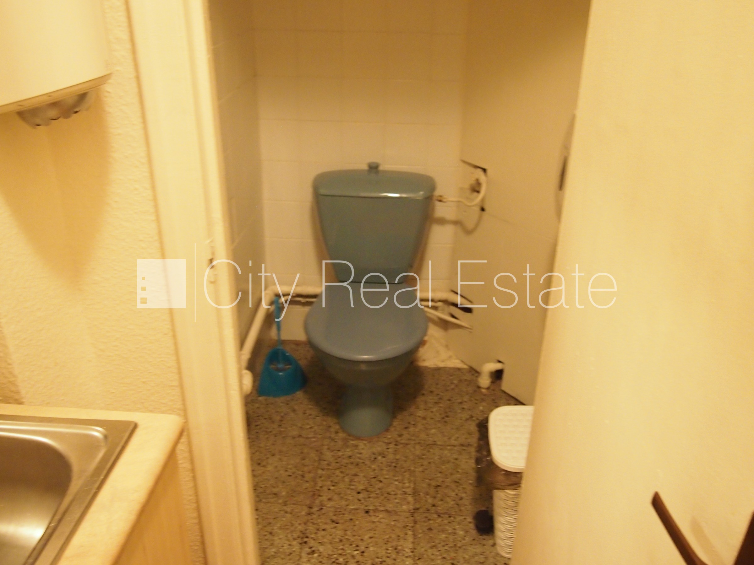 Sludinājumi. Pagalma māja, renovēta māja, slēgts pagalms, iespēja nomāt autostāvvietu, ieeja no ielas un Cena: 180 EUR/mēn Foto #7