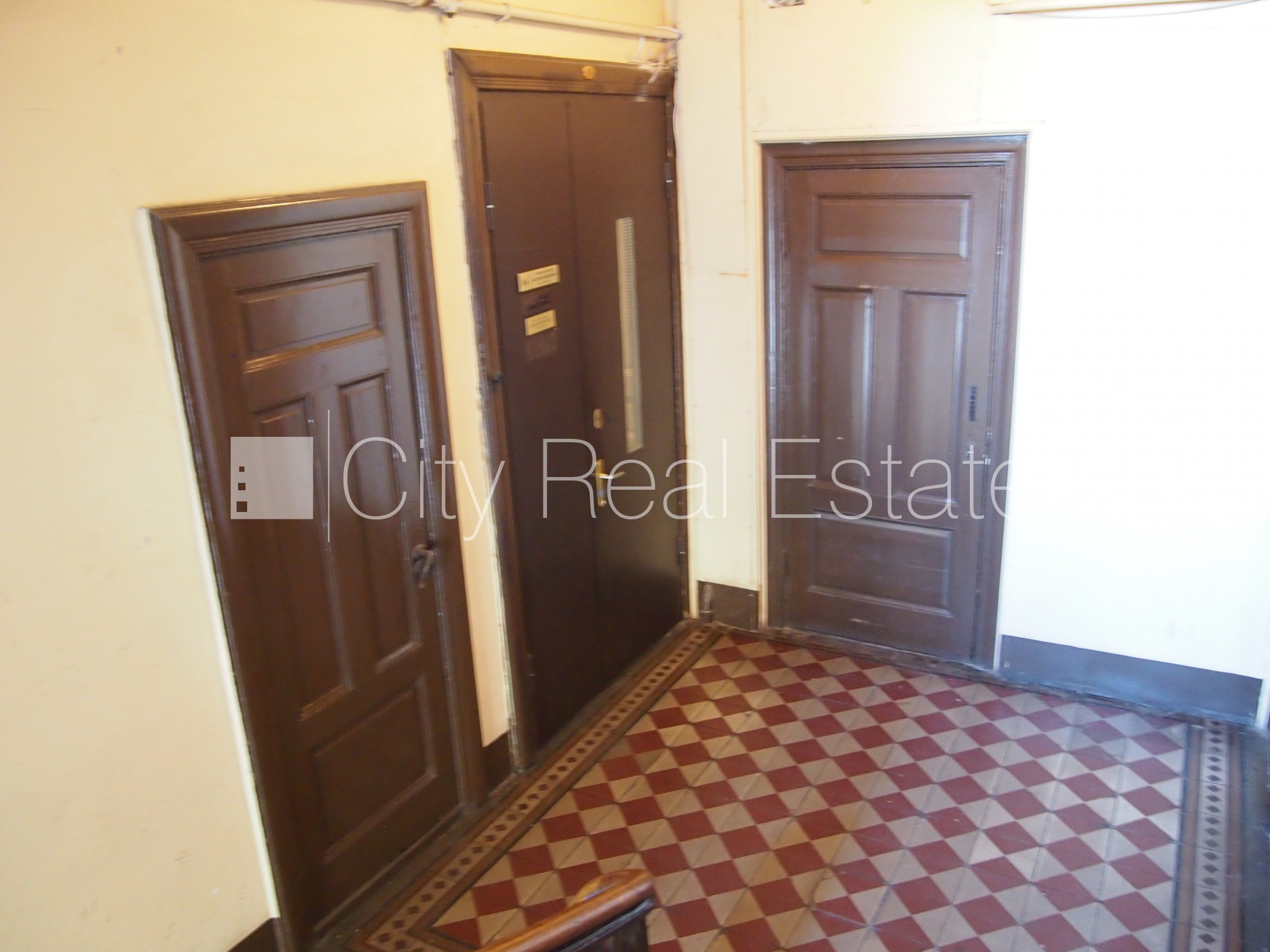 Sludinājumi. Pagalma māja, renovēta māja, slēgts pagalms, iespēja nomāt autostāvvietu, ieeja no ielas un Cena: 180 EUR/mēn Foto #9