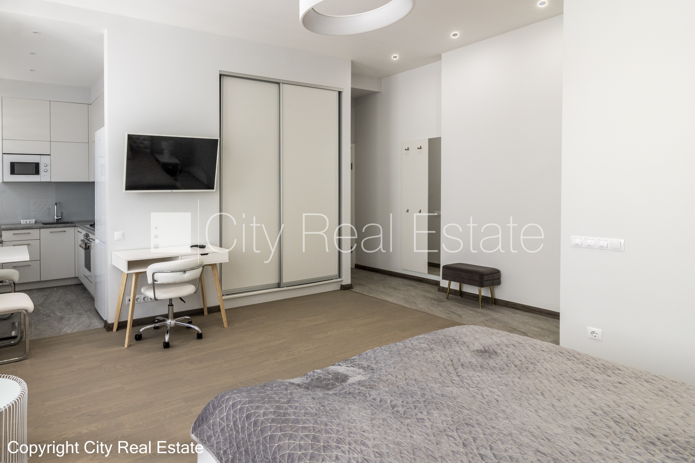 Sludinājumi. Pagalma ēka, renovēta māja, labiekārtots apzaļumots pagalms, slēgts pagalms, pagalmā bērnu spēļu Cena: 550 EUR/mēn Foto #5