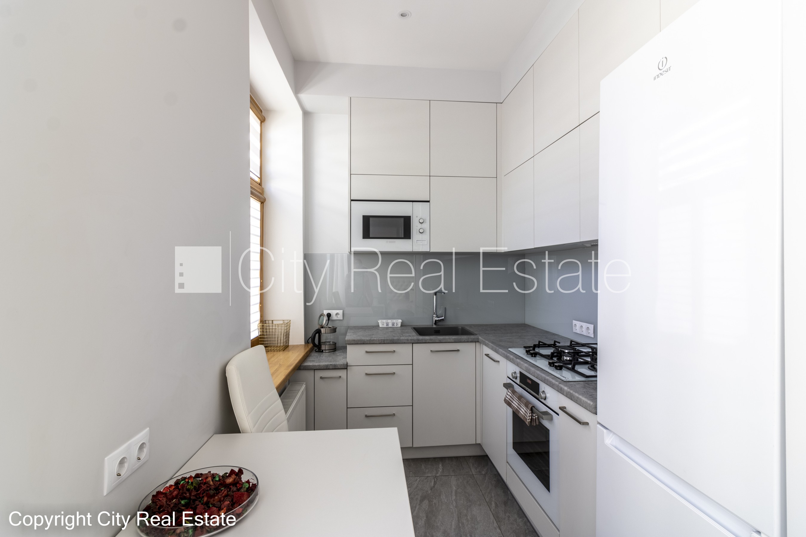 Sludinājumi. Pagalma ēka, renovēta māja, labiekārtots apzaļumots pagalms, slēgts pagalms, pagalmā bērnu spēļu Cena: 550 EUR/mēn Foto #6