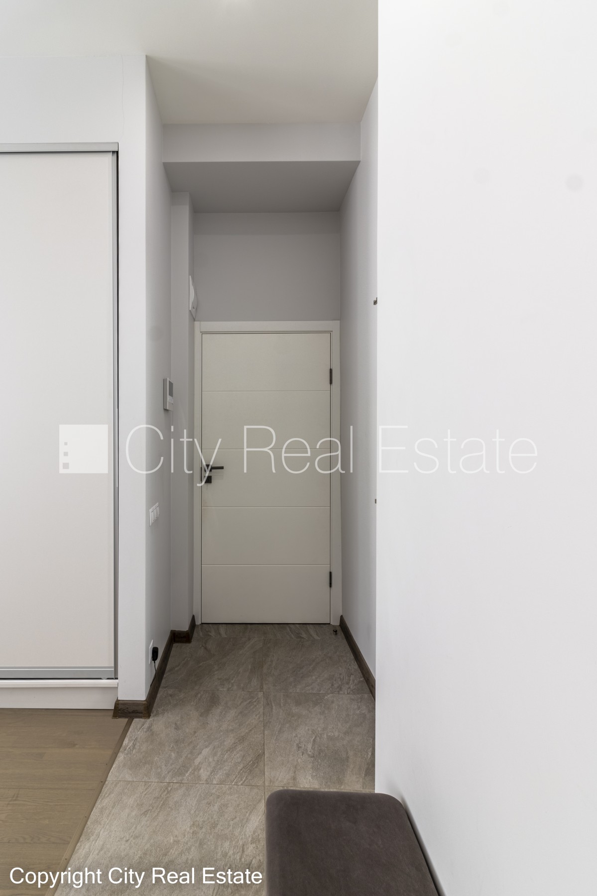 Sludinājumi. Pagalma ēka, renovēta māja, labiekārtots apzaļumots pagalms, slēgts pagalms, pagalmā bērnu spēļu Cena: 550 EUR/mēn Foto #8