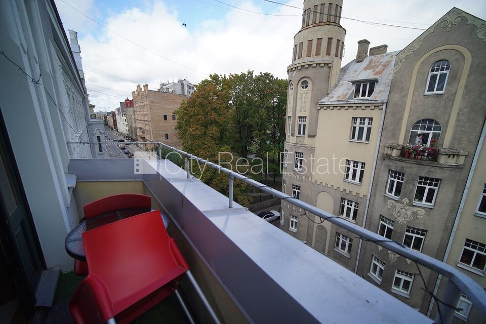 Sludinājumi. Fasādes māja, renovēta māja, ieeja no ielas, ir lifts, kāpņu telpa pēc kosmētiskā remonta, balkons, Cena: 600 EUR/mēn Foto #9