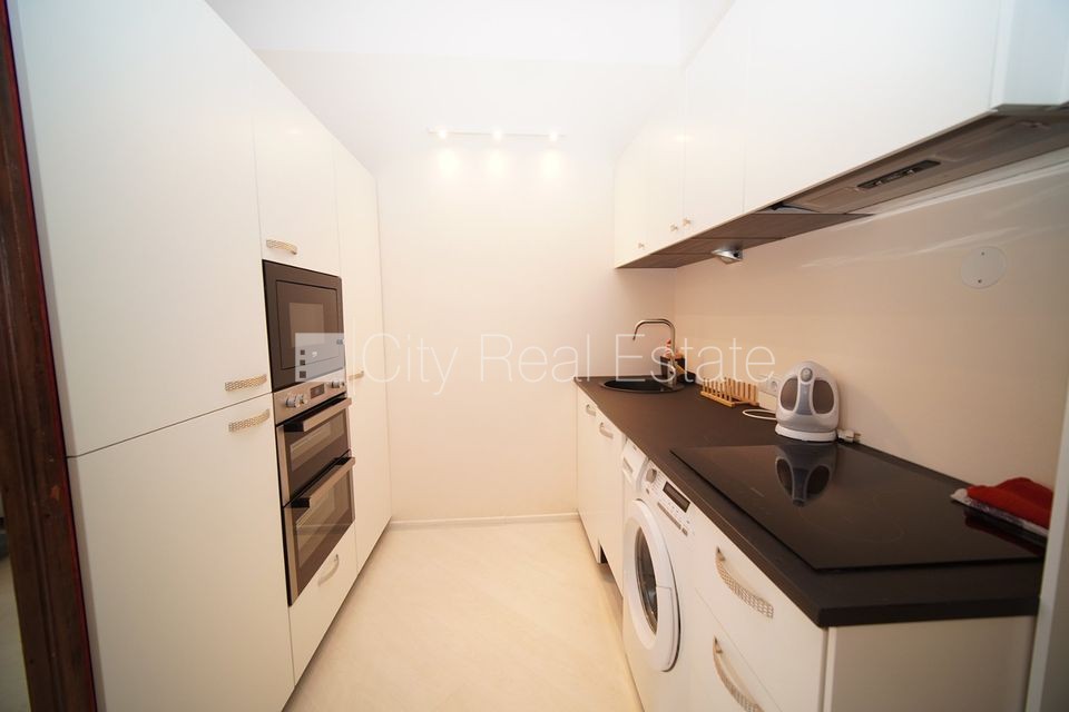 Sludinājumi. Fasādes māja, renovēta māja, ieeja no ielas, ir lifts, kāpņu telpa pēc kosmētiskā remonta, balkons, Cena: 600 EUR/mēn Foto #12