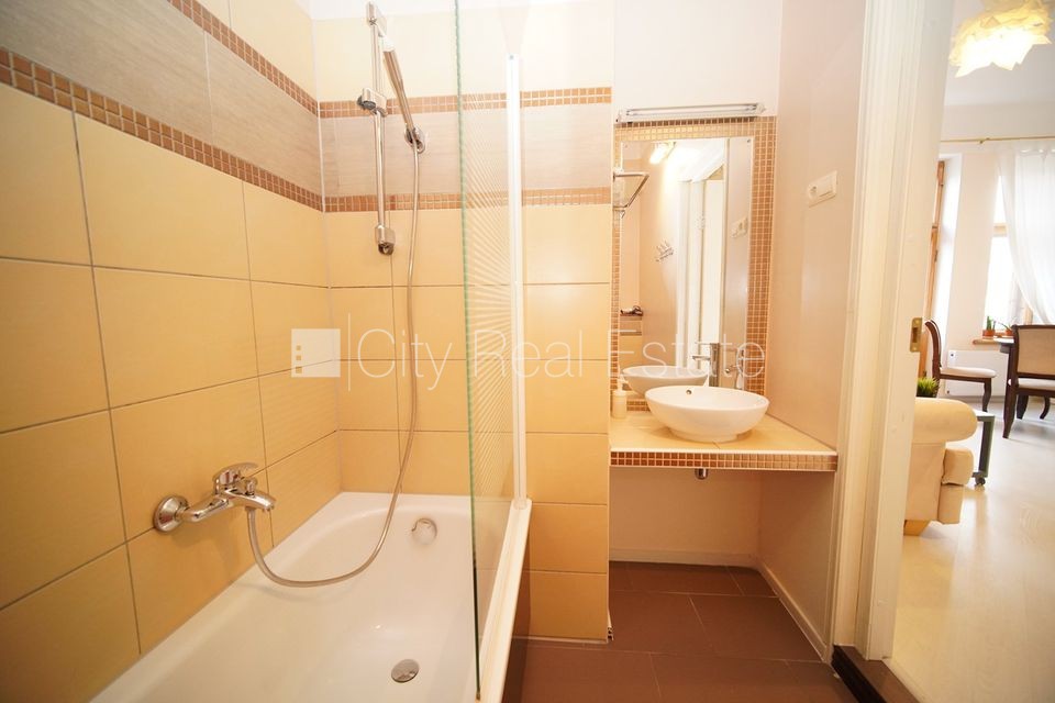 Sludinājumi. Fasādes māja, renovēta māja, ieeja no ielas, ir lifts, kāpņu telpa pēc kosmētiskā remonta, balkons, Cena: 600 EUR/mēn Foto #20