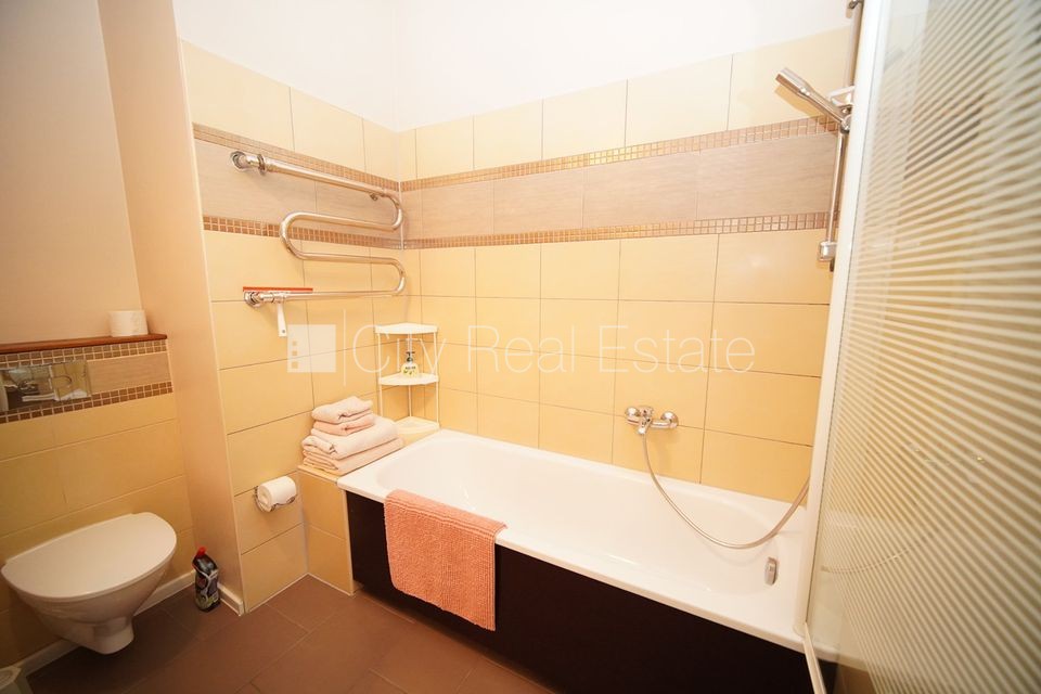 Sludinājumi. Fasādes māja, renovēta māja, ieeja no ielas, ir lifts, kāpņu telpa pēc kosmētiskā remonta, balkons, Cena: 600 EUR/mēn Foto #21