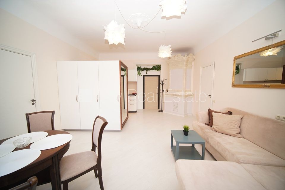 Sludinājumi. Fasādes māja, renovēta māja, ieeja no ielas, ir lifts, kāpņu telpa pēc kosmētiskā remonta, balkons, Cena: 600 EUR/mēn Foto #3