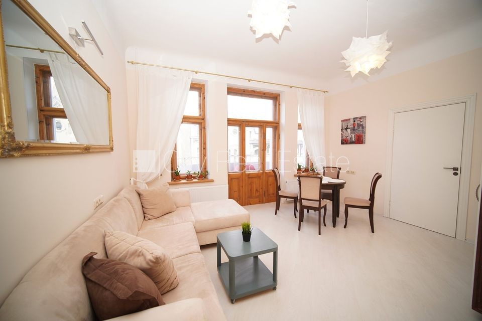 Sludinājumi. Fasādes māja, renovēta māja, ieeja no ielas, ir lifts, kāpņu telpa pēc kosmētiskā remonta, balkons, Cena: 600 EUR/mēn Foto #2