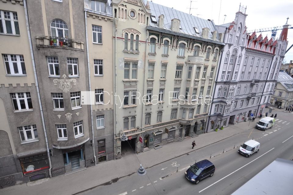 Sludinājumi. Fasādes māja, renovēta māja, ieeja no ielas, ir lifts, kāpņu telpa pēc kosmētiskā remonta, balkons, Cena: 600 EUR/mēn Foto #10