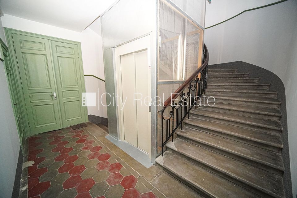 Sludinājumi. Fasādes māja, renovēta māja, ieeja no ielas, ir lifts, kāpņu telpa pēc kosmētiskā remonta, balkons, Cena: 600 EUR/mēn Foto #25