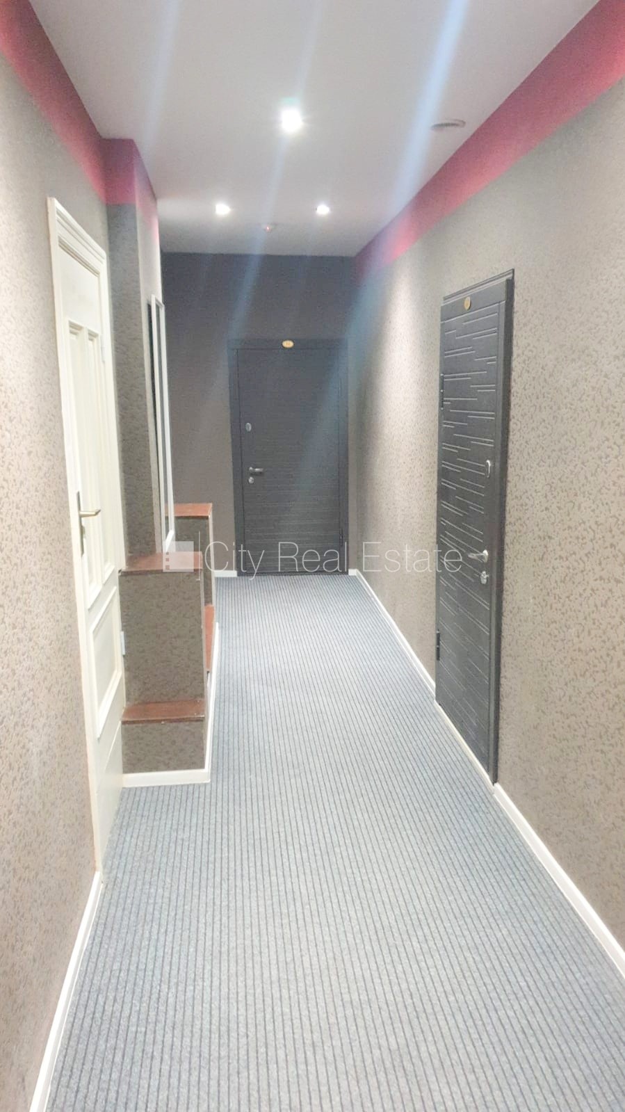 Sludinājumi. Fasādes māja, renovēta māja, ieeja no ielas, ir lifts, kāpņu telpa pēc kosmētiskā remonta, balkons, Cena: 600 EUR/mēn Foto #23