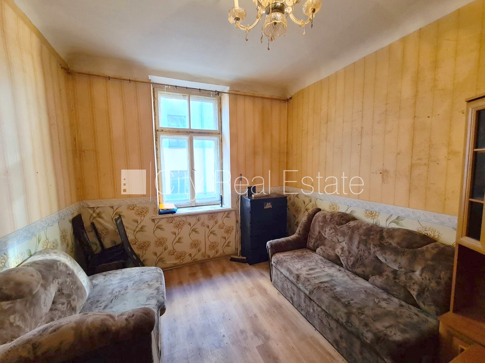 Sludinājumi. Pagalma māja, slēgta teritorija, ieeja no pagalma, viena istaba izolēta, virtuve, augstie griesti, Cena: 160 EUR/mēn Foto #1