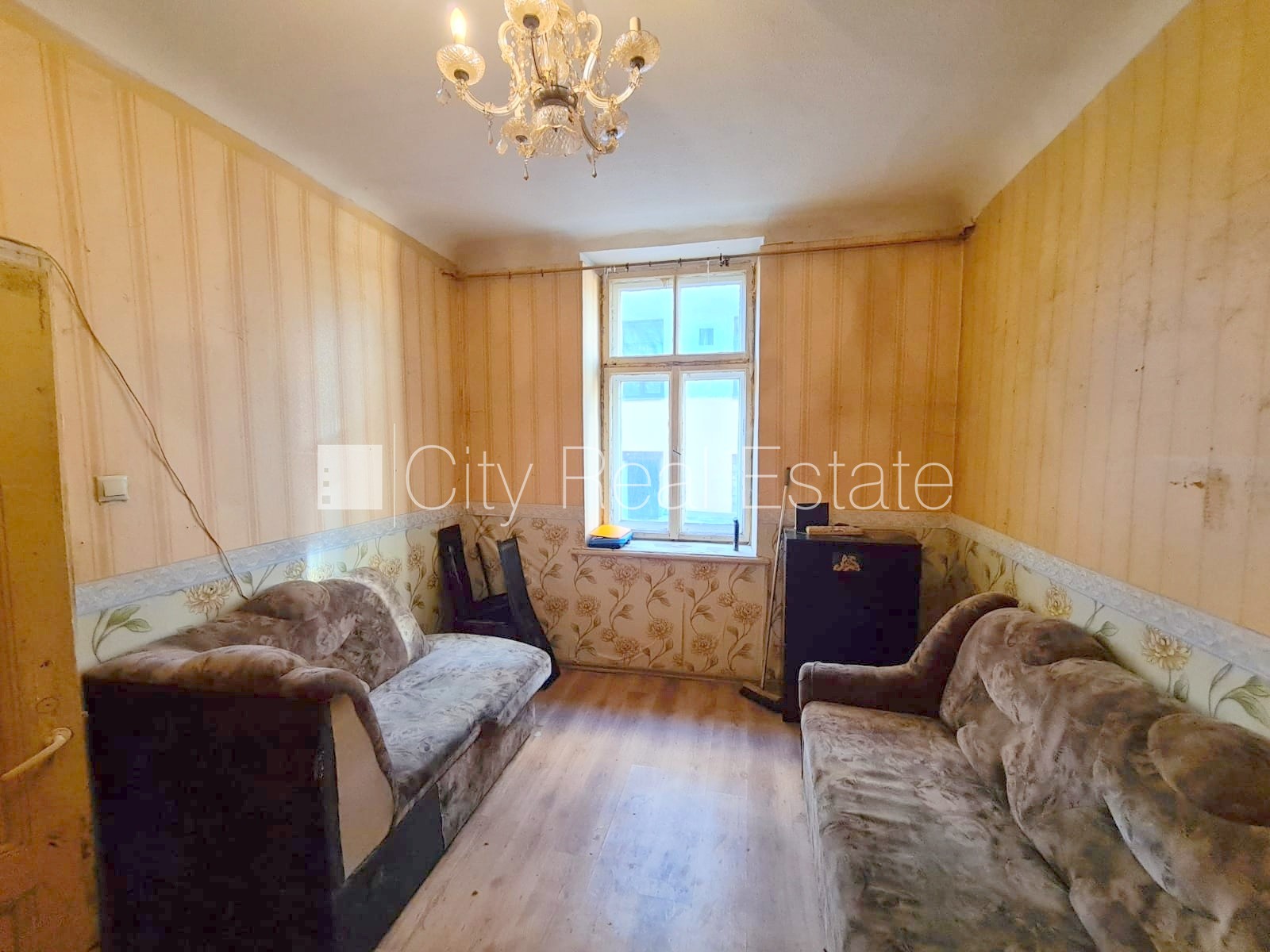 Sludinājumi. Pagalma māja, slēgta teritorija, ieeja no pagalma, viena istaba izolēta, virtuve, augstie griesti, Cena: 160 EUR/mēn Foto #2