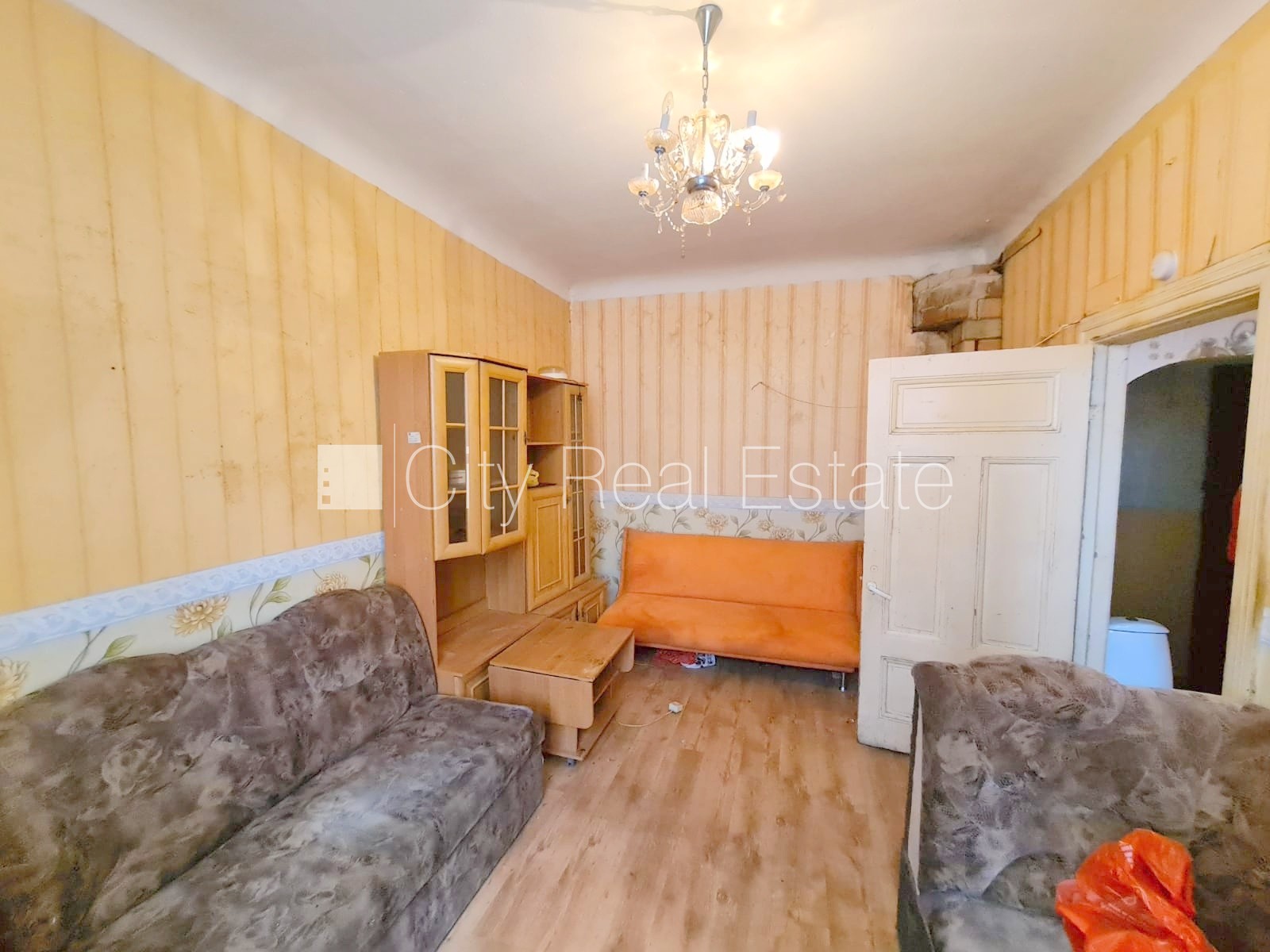 Sludinājumi. Pagalma māja, slēgta teritorija, ieeja no pagalma, viena istaba izolēta, virtuve, augstie griesti, Cena: 160 EUR/mēn Foto #3