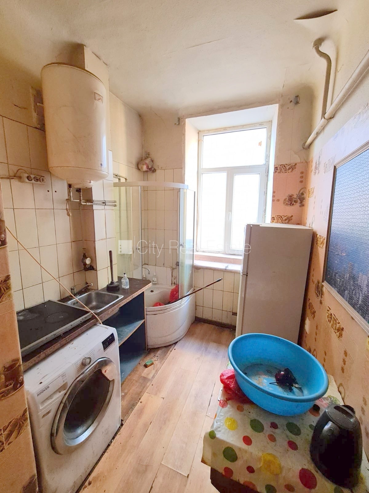 Sludinājumi. Pagalma māja, slēgta teritorija, ieeja no pagalma, viena istaba izolēta, virtuve, augstie griesti, Cena: 160 EUR/mēn Foto #5