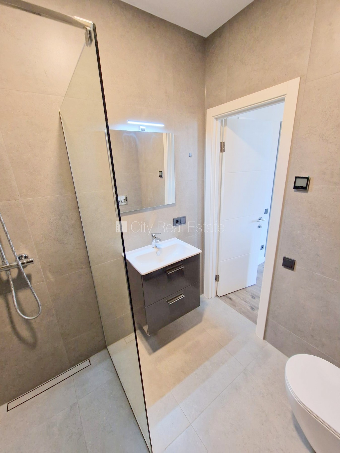 Sludinājumi. Projekts - Matīsa 38, pagalma māja, renovēta māja, slēgts pagalms, ieeja no ielas un pagalma, kāpņu Cena: 350 EUR/mēn Foto #13