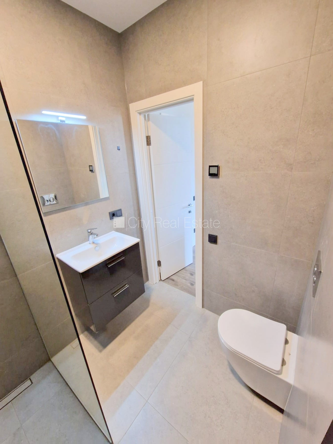 Sludinājumi. Projekts - Matīsa 38, pagalma māja, renovēta māja, slēgts pagalms, ieeja no ielas un pagalma, kāpņu Cena: 350 EUR/mēn Foto #10