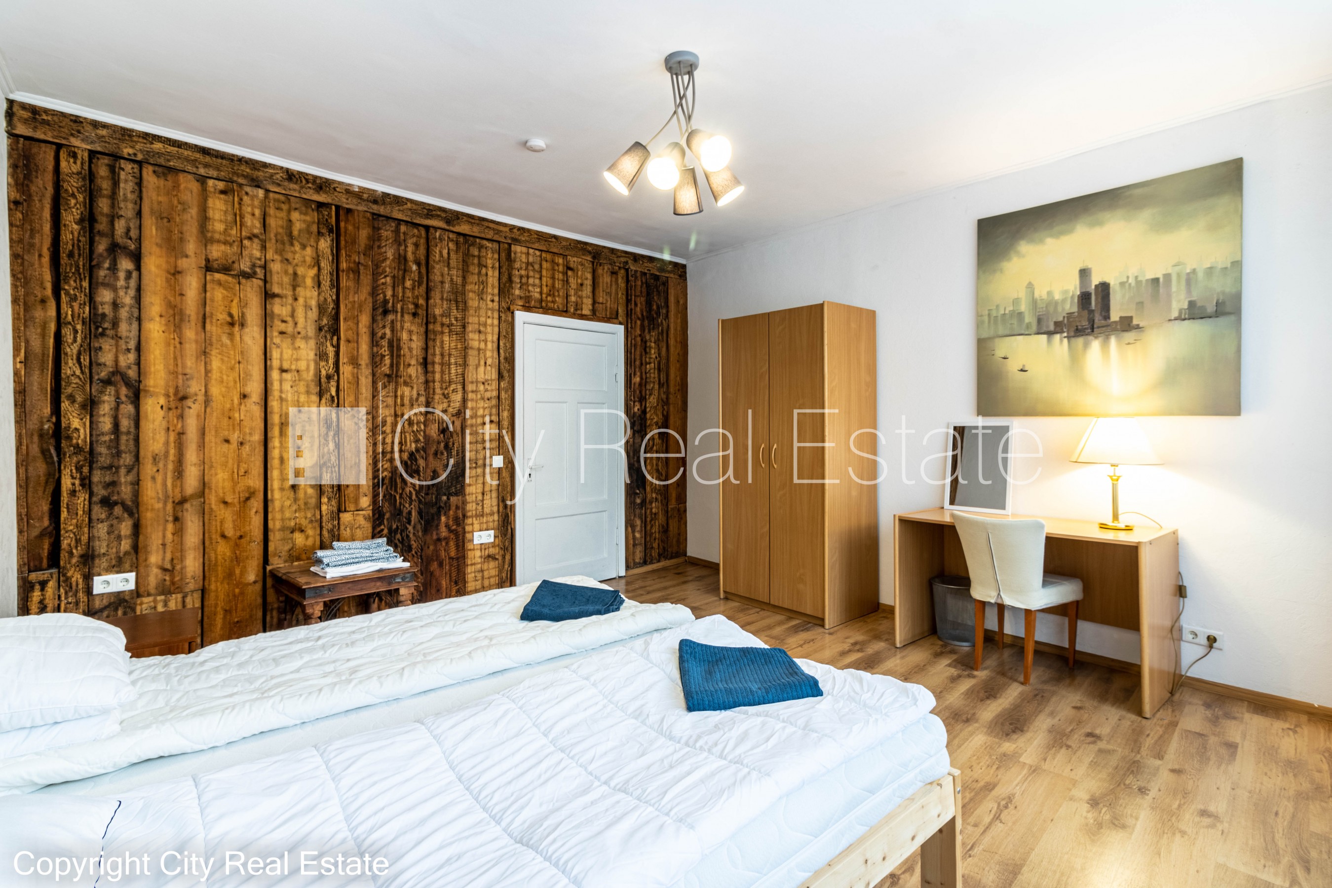 Sludinājumi. Fasādes māja, renovēta māja, ķieģeļu mūra sienas, kāpņu telpa pēc kosmētiskā remonta, plašs skats Cena: 146000 EUR Foto #2