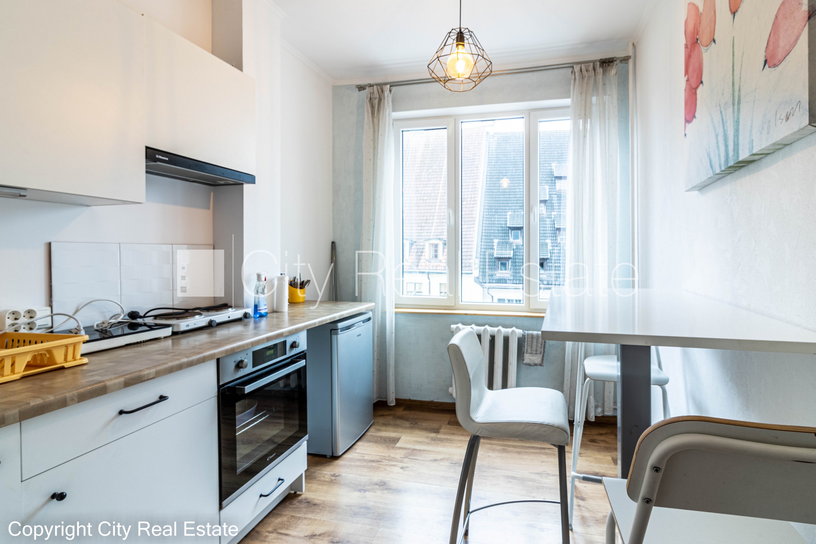 Sludinājumi. Fasādes māja, renovēta māja, ķieģeļu mūra sienas, kāpņu telpa pēc kosmētiskā remonta, plašs skats Cena: 146000 EUR Foto #12