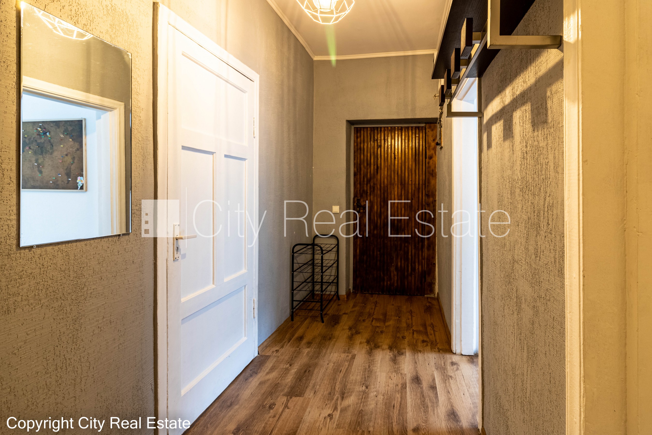 Sludinājumi. Fasādes māja, renovēta māja, ķieģeļu mūra sienas, kāpņu telpa pēc kosmētiskā remonta, plašs skats Cena: 146000 EUR Foto #14