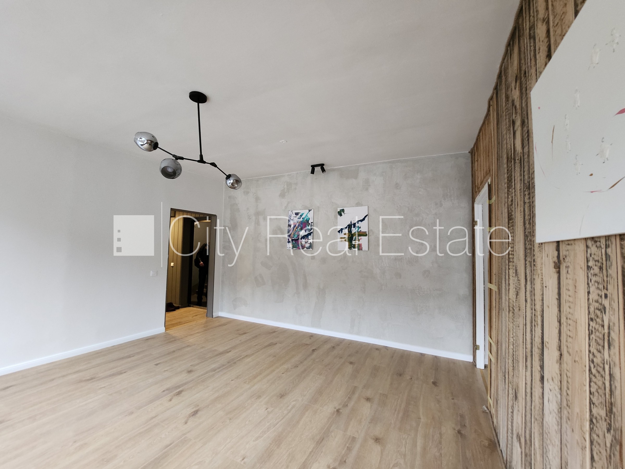 Sludinājumi. Fasādes māja, renovēta māja, bruģēts piebraucamais ceļš, viena istaba caurstaigājama, virtuve, Cena: 117000 EUR Foto #7