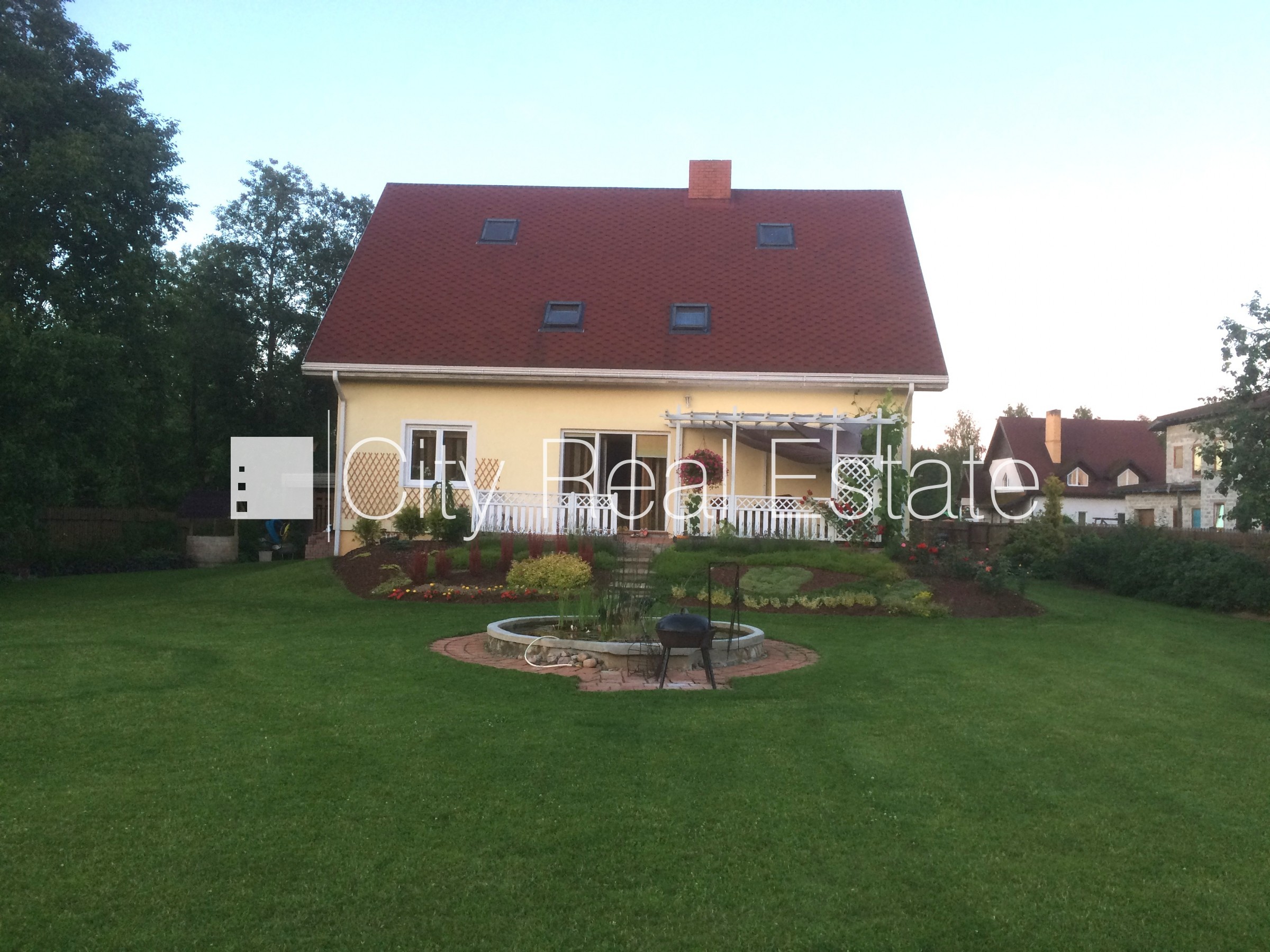 Sludinājumi. Fasādes māja, labiekārtota apzaļumota teritorija, iežogota teritorija, terase, logi vērsti mājas Cena: 380000 EUR Foto #18