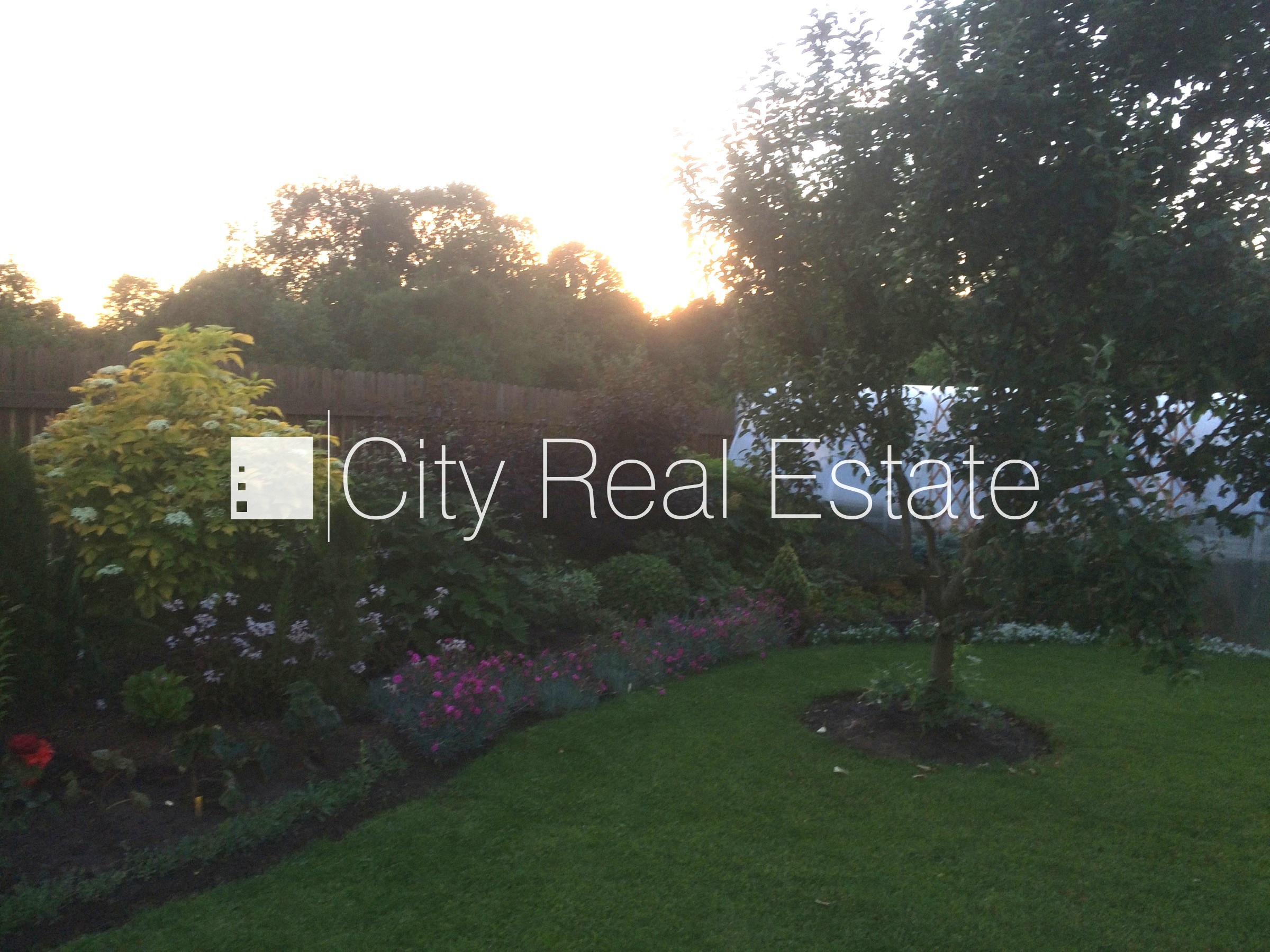 Sludinājumi. Fasādes māja, labiekārtota apzaļumota teritorija, iežogota teritorija, terase, logi vērsti mājas Cena: 380000 EUR Foto #19