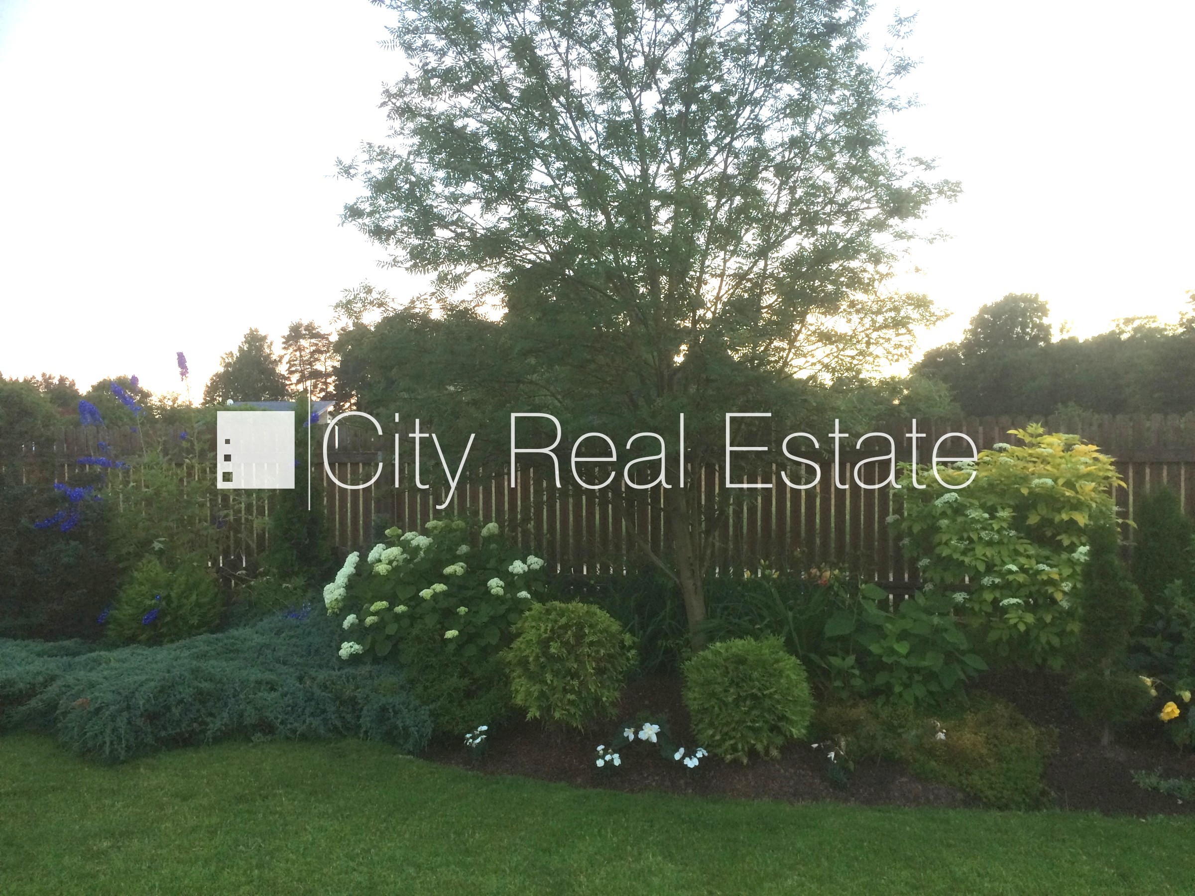 Sludinājumi. Fasādes māja, labiekārtota apzaļumota teritorija, iežogota teritorija, terase, logi vērsti mājas Cena: 380000 EUR Foto #20