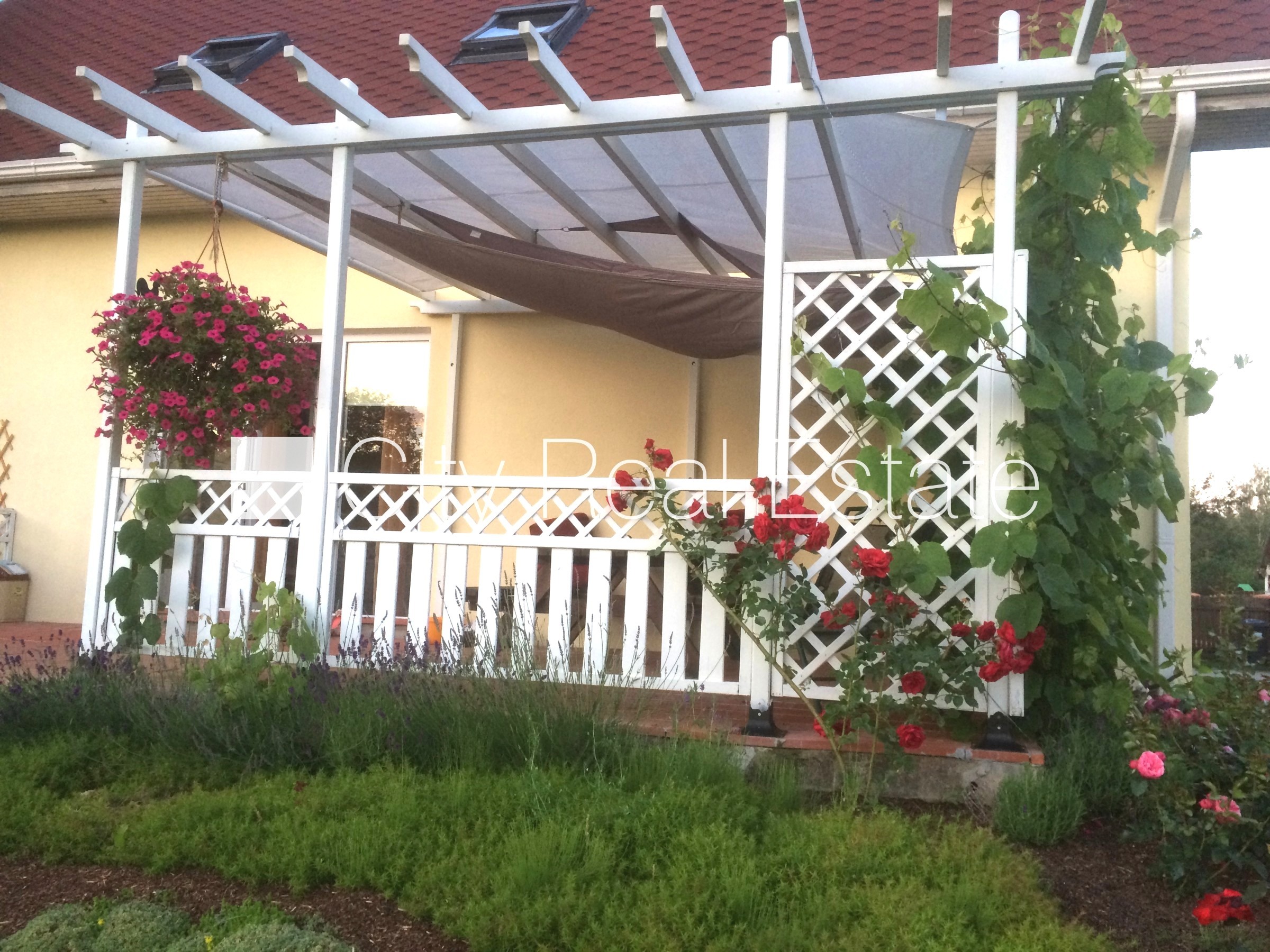 Sludinājumi. Fasādes māja, labiekārtota apzaļumota teritorija, iežogota teritorija, terase, logi vērsti mājas Cena: 380000 EUR Foto #22