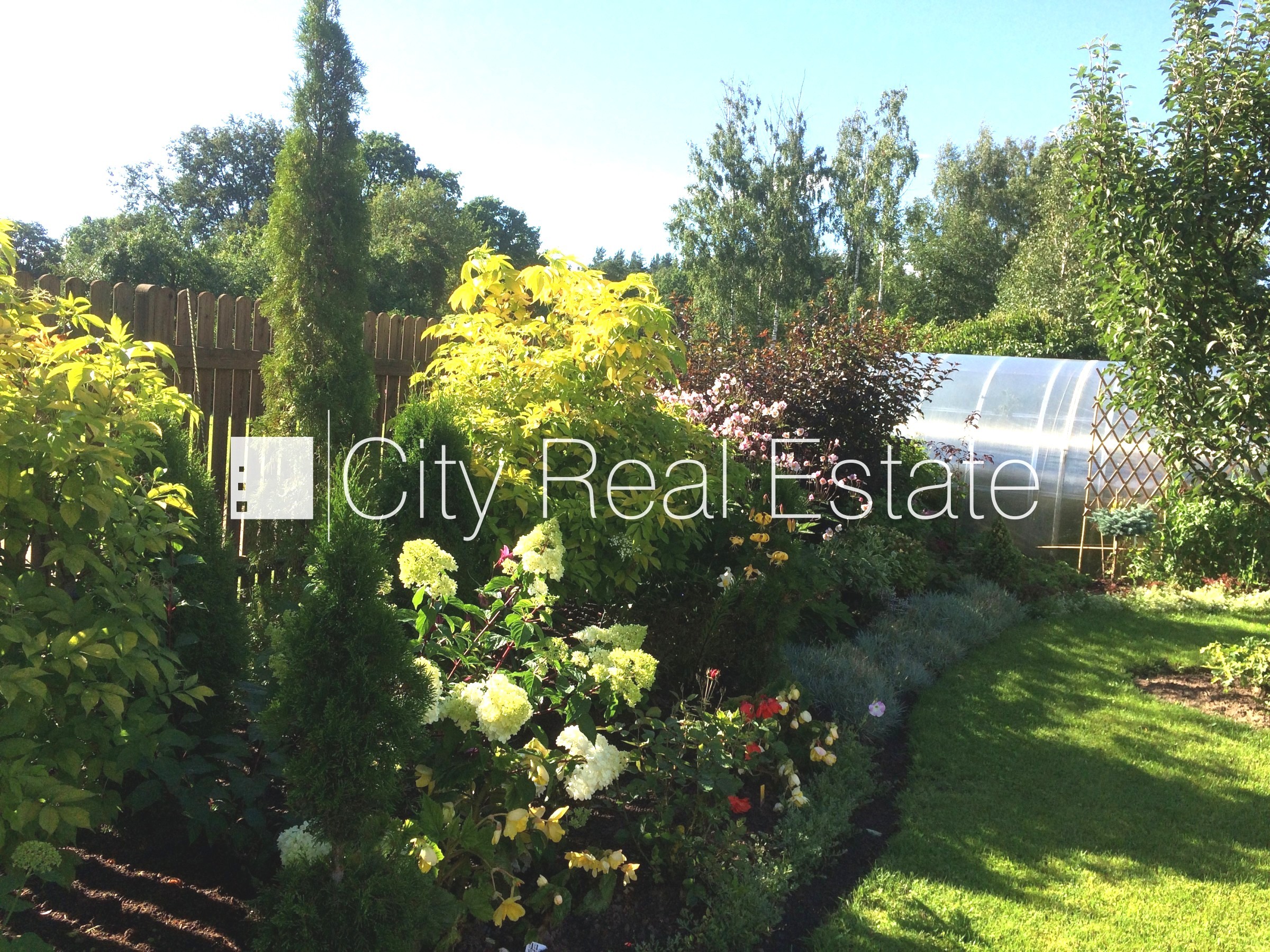 Sludinājumi. Fasādes māja, labiekārtota apzaļumota teritorija, iežogota teritorija, terase, logi vērsti mājas Cena: 380000 EUR Foto #25