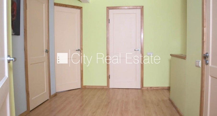 Sludinājumi. Fasādes māja, labiekārtota apzaļumota teritorija, iežogota teritorija, terase, logi vērsti mājas Cena: 380000 EUR Foto #12