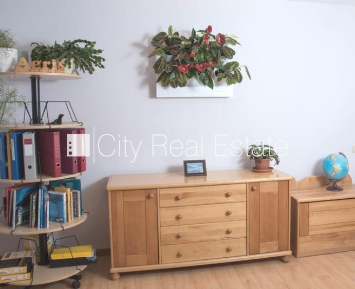 Sludinājumi. Fasādes māja, labiekārtota apzaļumota teritorija, iežogota teritorija, terase, logi vērsti mājas Cena: 380000 EUR Foto #8