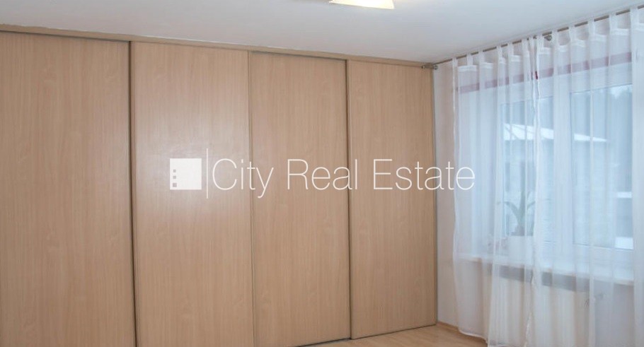 Sludinājumi. Fasādes māja, labiekārtota apzaļumota teritorija, iežogota teritorija, terase, logi vērsti mājas Cena: 380000 EUR Foto #11