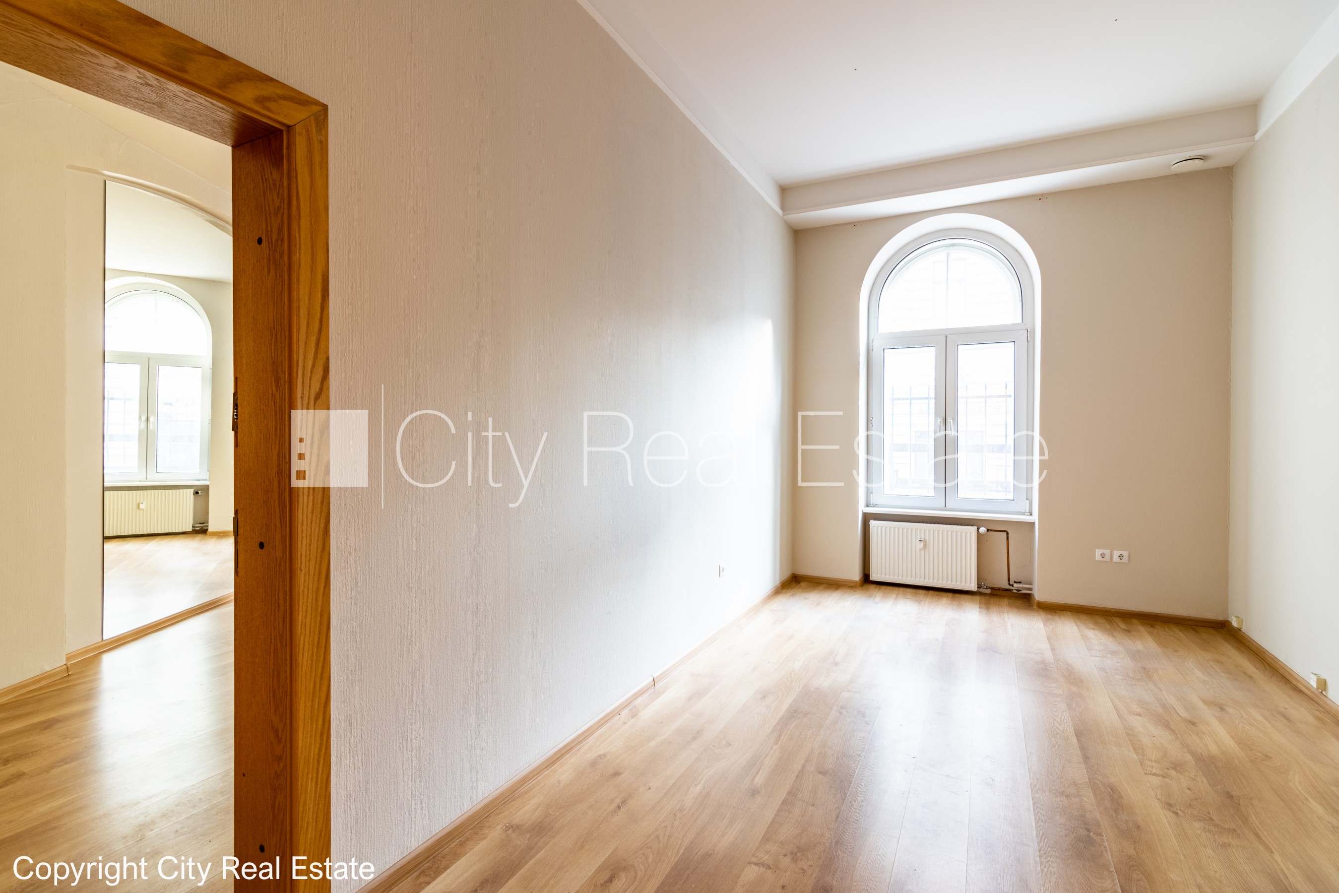 Sludinājumi. Beletāža, kāpņu telpa pēc kosmētiskā remonta, istabas izolētas, viena telpa caurstaigājama, kamīns, Cena: 550000 EUR Foto #10