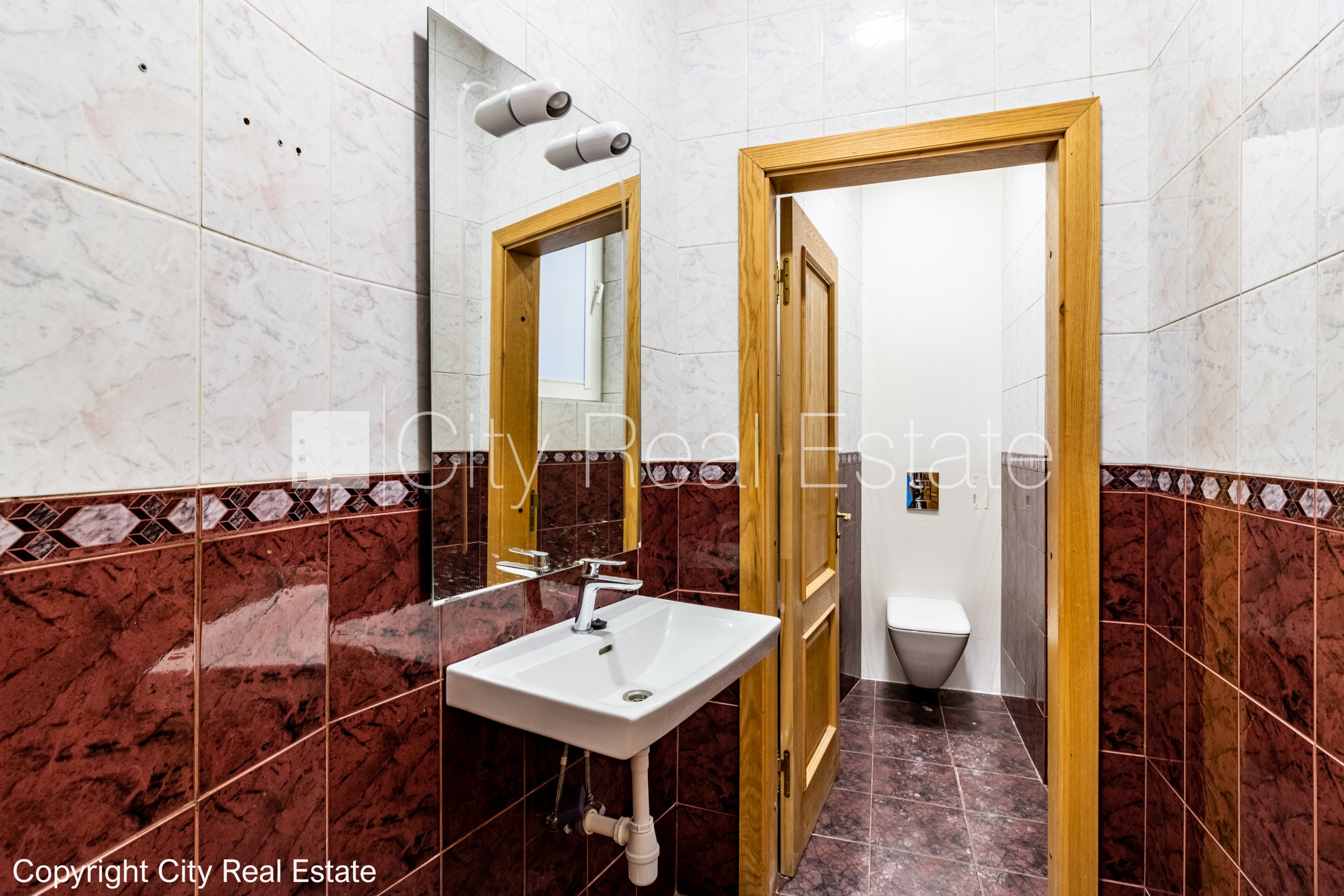 Sludinājumi. Beletāža, kāpņu telpa pēc kosmētiskā remonta, istabas izolētas, viena telpa caurstaigājama, kamīns, Cena: 550000 EUR Foto #13