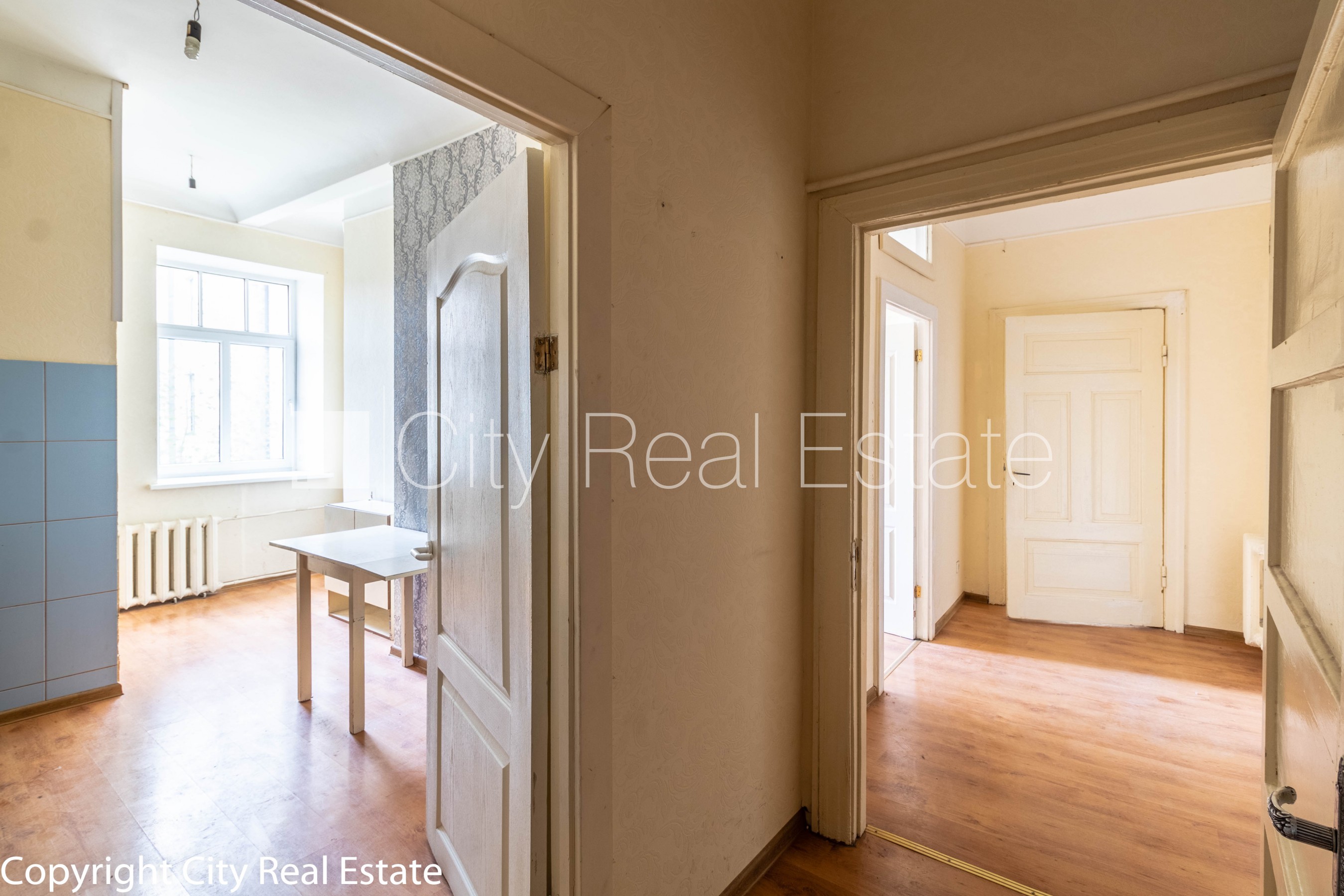 Sludinājumi. Fasādes māja, renovēta māja, iežogota teritorija, vieta automašīnai, ieeja no ielas un pagalma, Cena: 360 EUR/mēn Foto #6