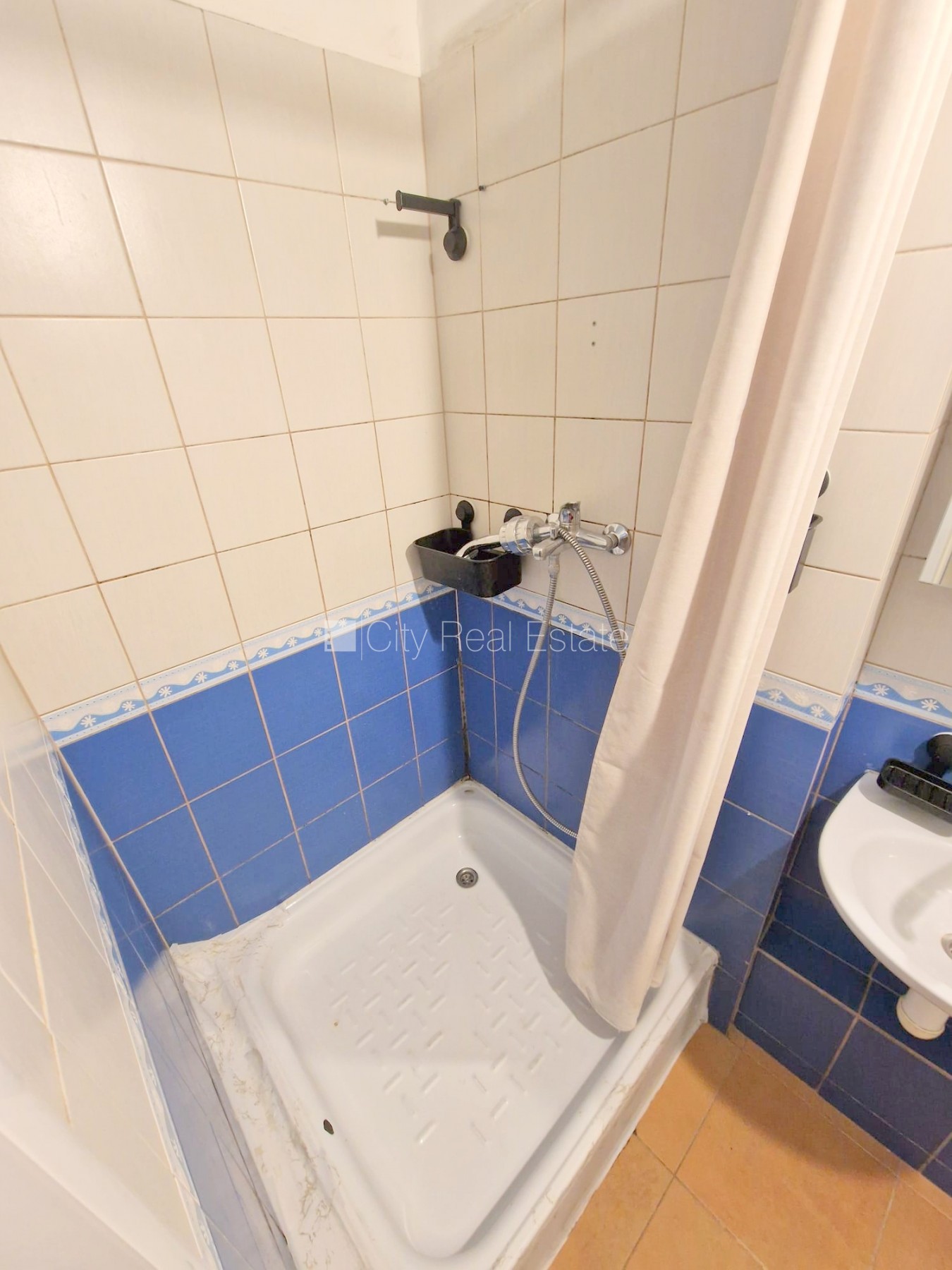 Sludinājumi. Fasādes māja, renovēta māja, iežogota teritorija, vieta automašīnai, ieeja no ielas un pagalma, Cena: 360 EUR/mēn Foto #22