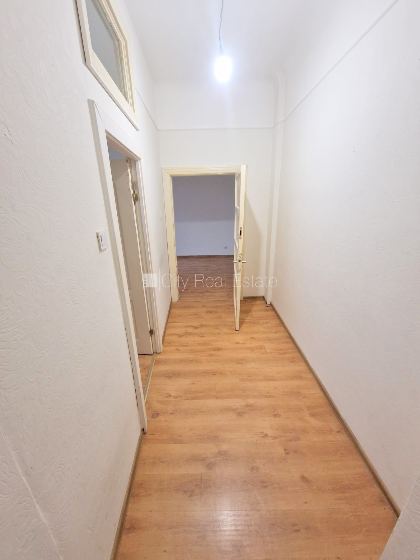 Sludinājumi. Fasādes māja, renovēta māja, iežogota teritorija, vieta automašīnai, ieeja no ielas un pagalma, Cena: 360 EUR/mēn Foto #12