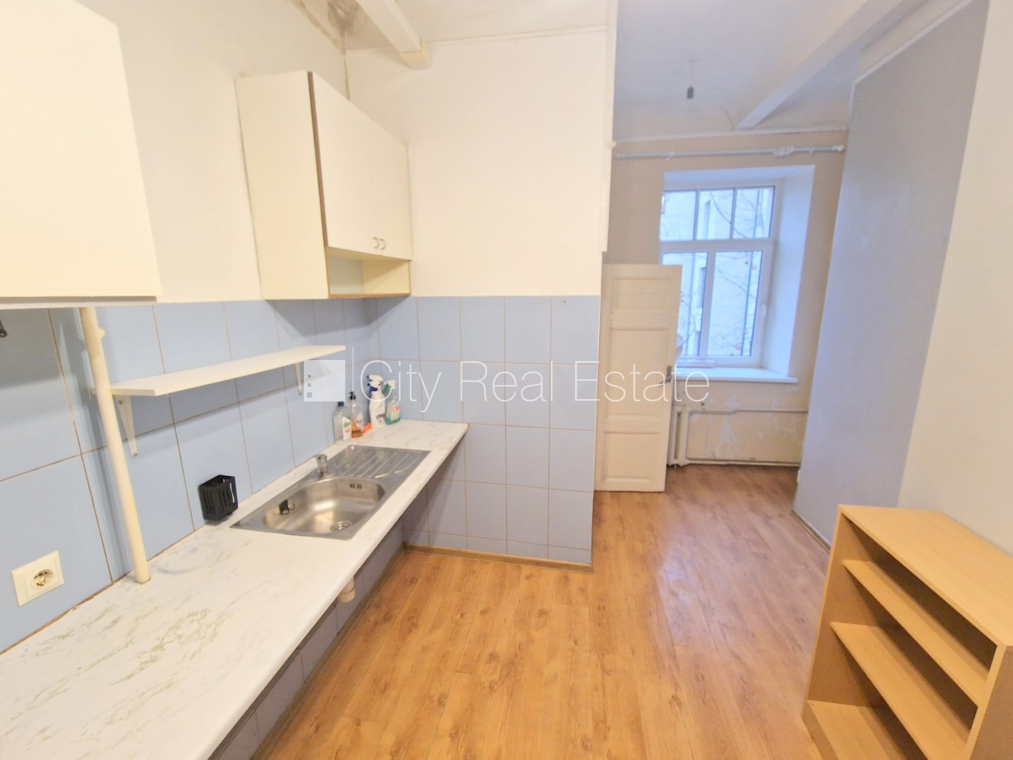 Sludinājumi. Fasādes māja, renovēta māja, iežogota teritorija, vieta automašīnai, ieeja no ielas un pagalma, Cena: 360 EUR/mēn Foto #5