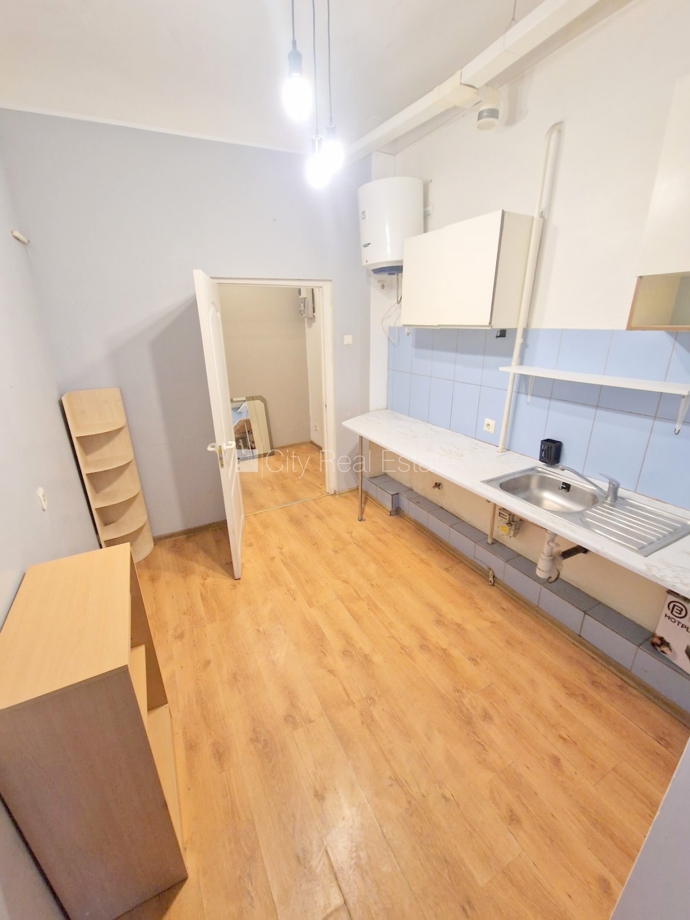 Sludinājumi. Fasādes māja, renovēta māja, iežogota teritorija, vieta automašīnai, ieeja no ielas un pagalma, Cena: 360 EUR/mēn Foto #3