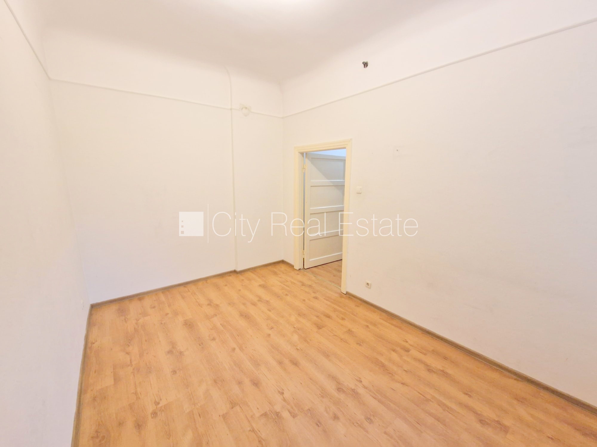 Sludinājumi. Fasādes māja, renovēta māja, iežogota teritorija, vieta automašīnai, ieeja no ielas un pagalma, Cena: 360 EUR/mēn Foto #14