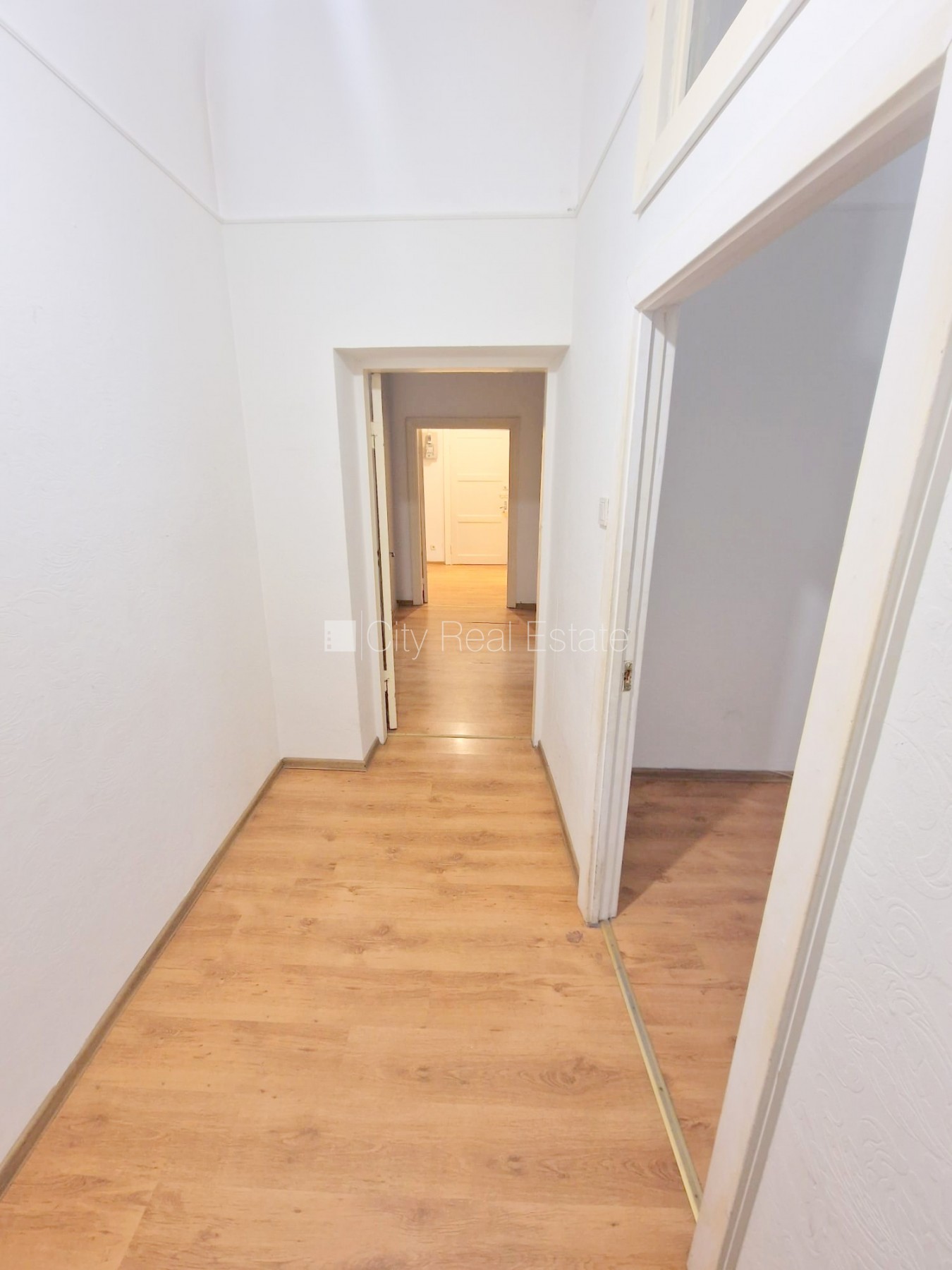 Sludinājumi. Fasādes māja, renovēta māja, iežogota teritorija, vieta automašīnai, ieeja no ielas un pagalma, Cena: 360 EUR/mēn Foto #20