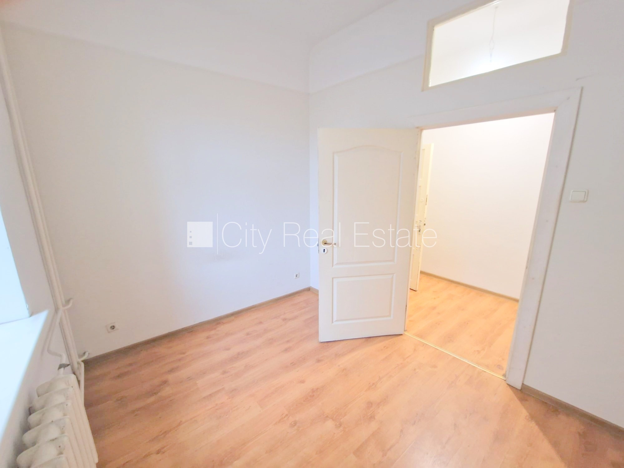 Sludinājumi. Fasādes māja, renovēta māja, iežogota teritorija, vieta automašīnai, ieeja no ielas un pagalma, Cena: 360 EUR/mēn Foto #19