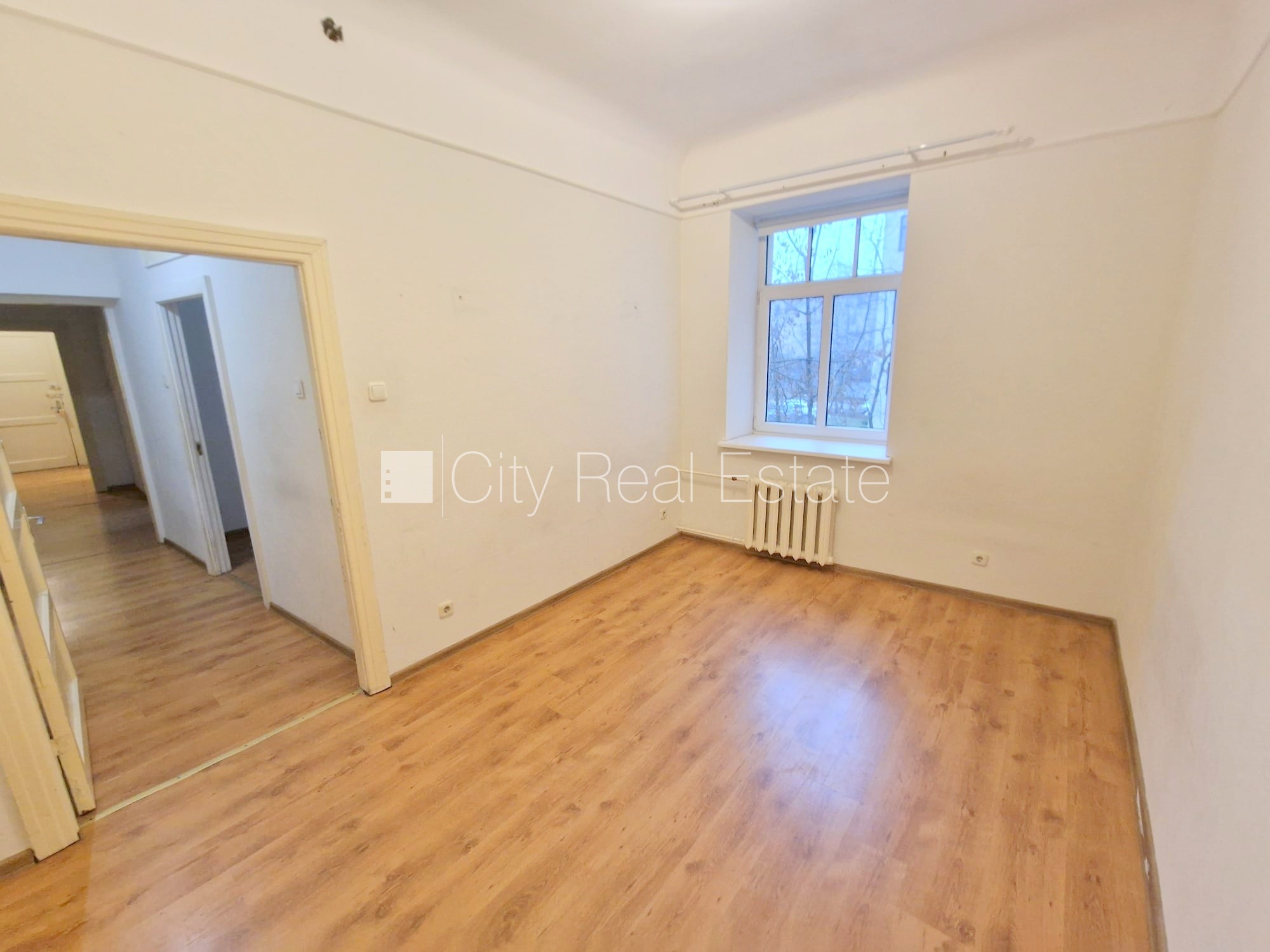 Sludinājumi. Fasādes māja, renovēta māja, iežogota teritorija, vieta automašīnai, ieeja no ielas un pagalma, Cena: 360 EUR/mēn Foto #15