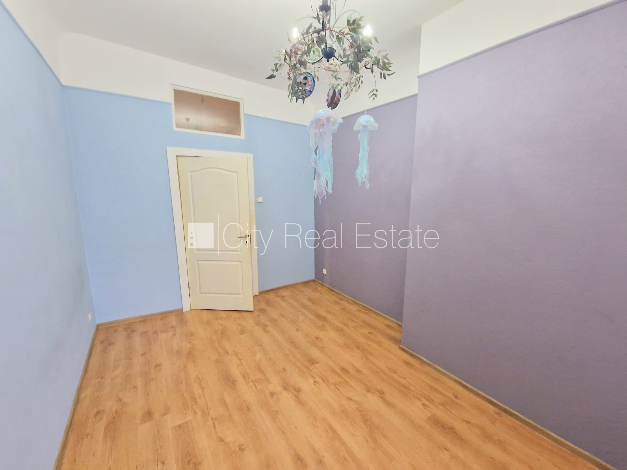 Sludinājumi. Fasādes māja, renovēta māja, iežogota teritorija, vieta automašīnai, ieeja no ielas un pagalma, Cena: 360 EUR/mēn Foto #8