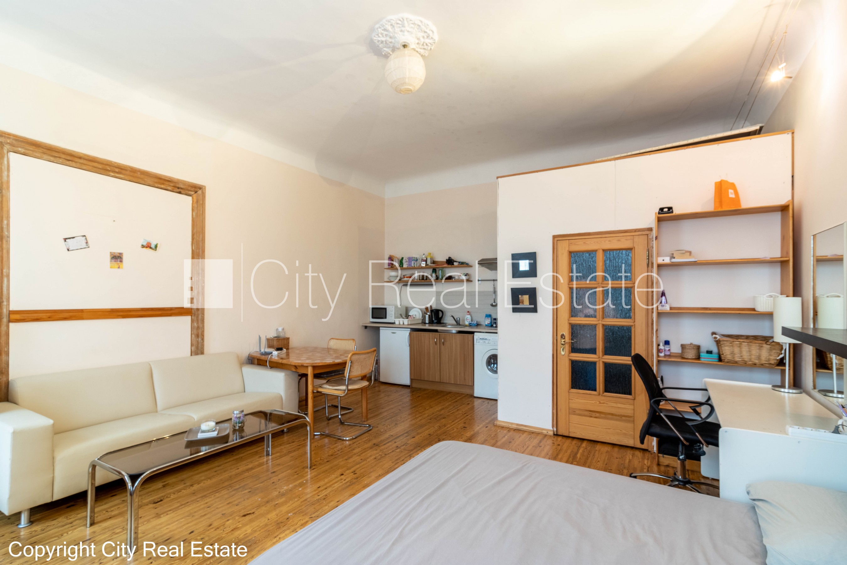 Sludinājumi. Fasādes māja, renovēta māja, ieeja no ielas, kāpņu telpa pēc kosmētiskā remonta, logi vērsti uz Cena: 550 EUR/mēn Foto #7